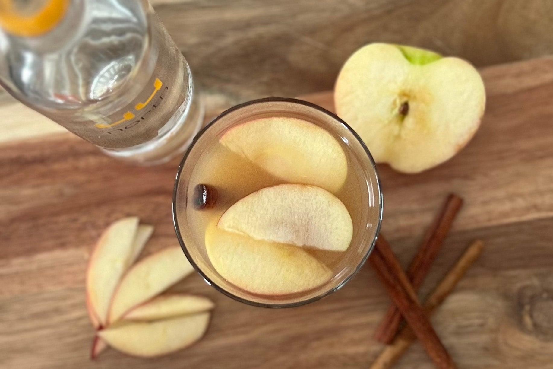 19th Hole Lesson: Our favorite fall cocktail to warm you up after a chilly round - Birdie Girl Golf