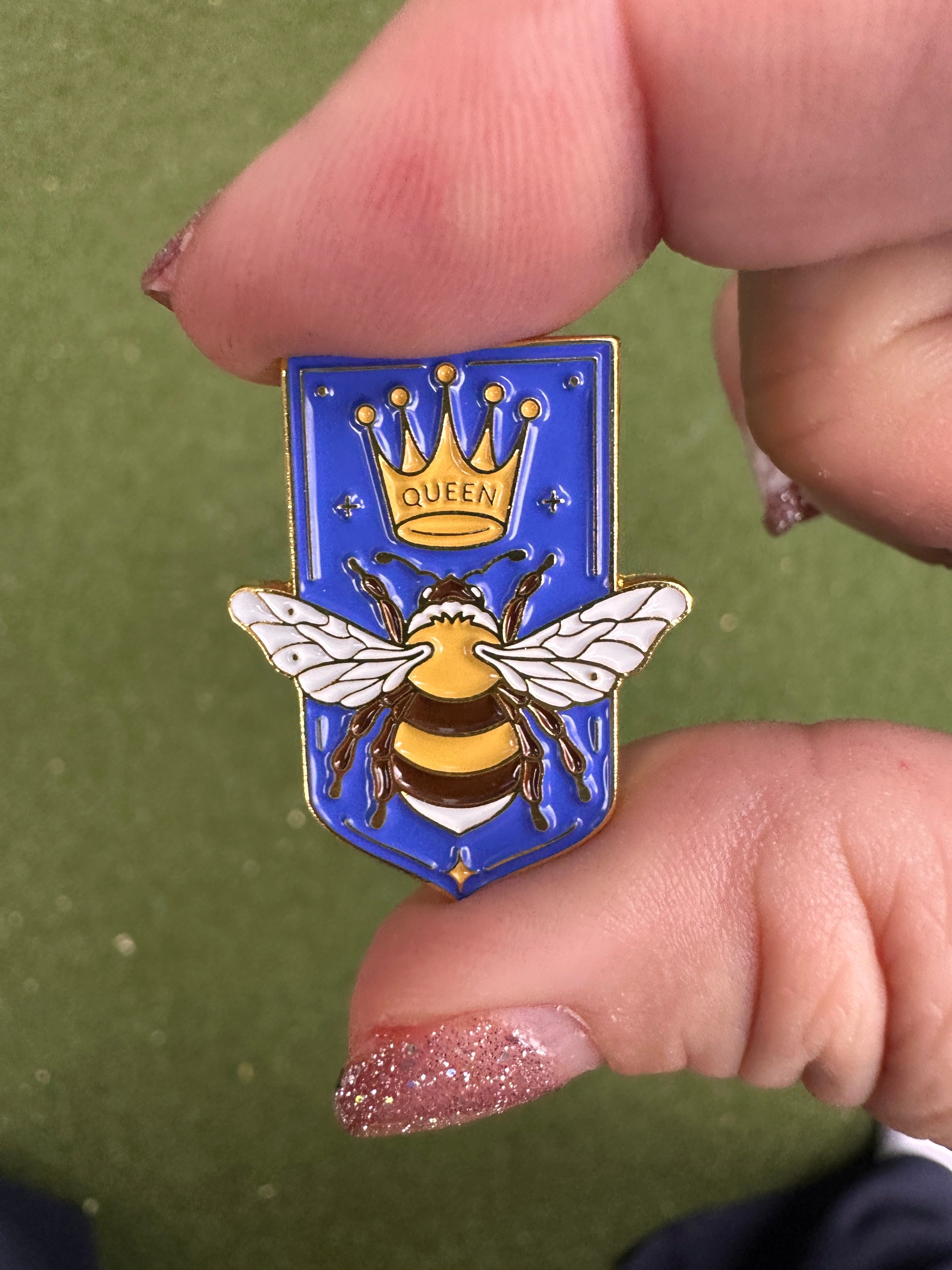 Golf Ball Markers in Queen Bee Ball Marker with Magnetic Hat Clip by Birdie Girl Golf